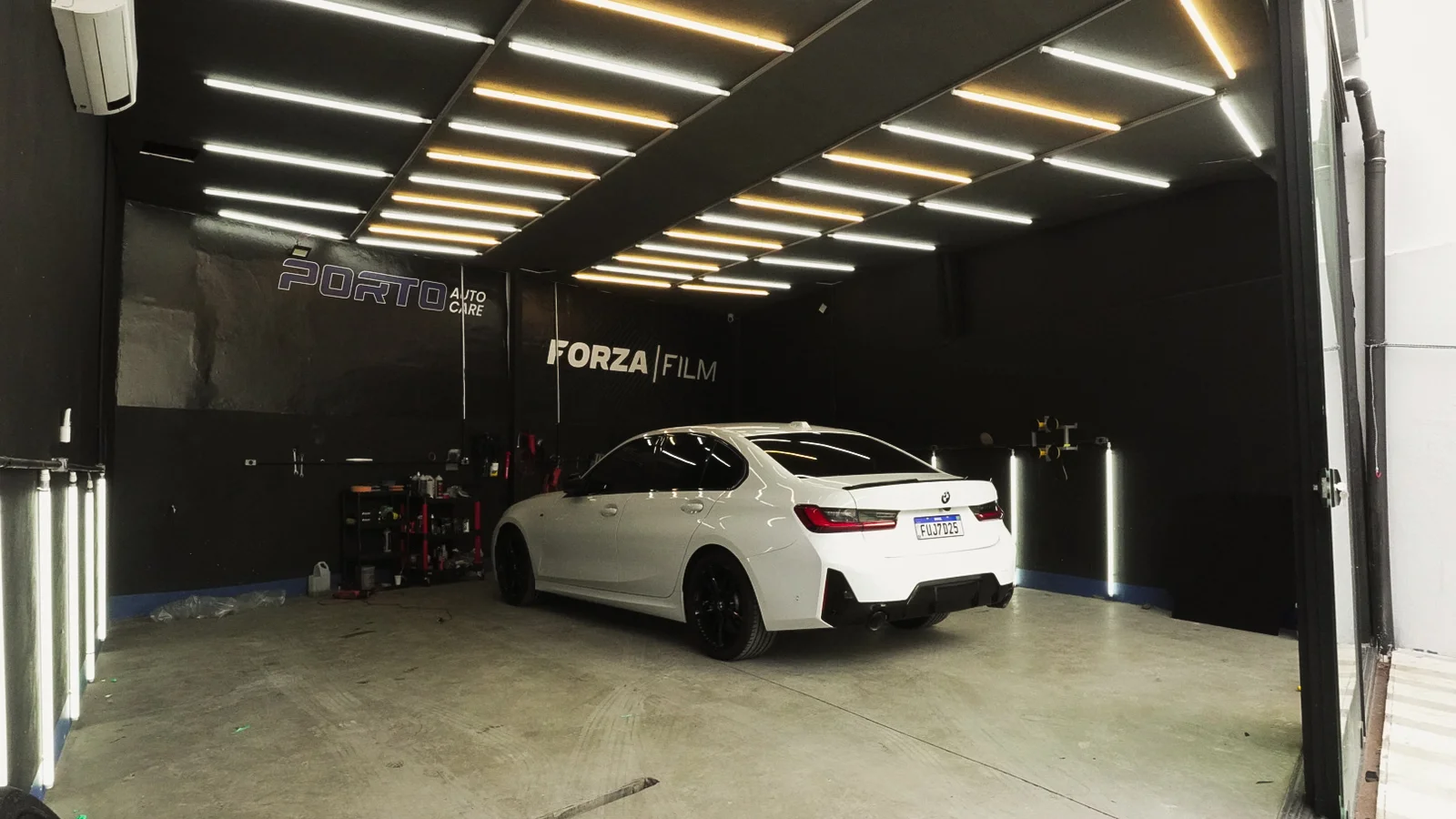 Carro premium no box da Porto Auto Care